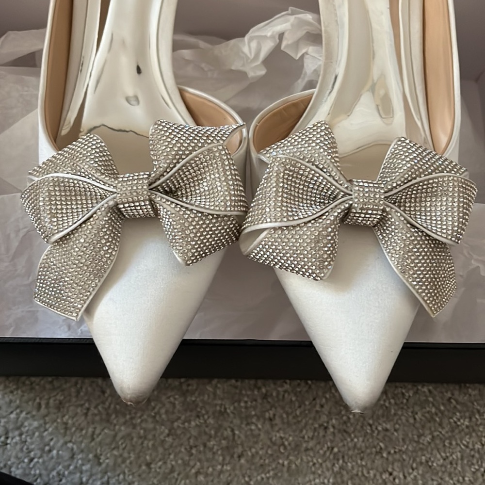Badgley Mischka Meilani bow kitten heels